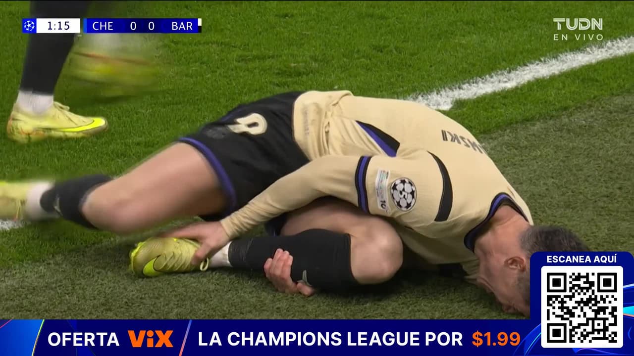 ¡Empezó calientito el partido! Durísima entrada de Chalobah sobre Lewandowski