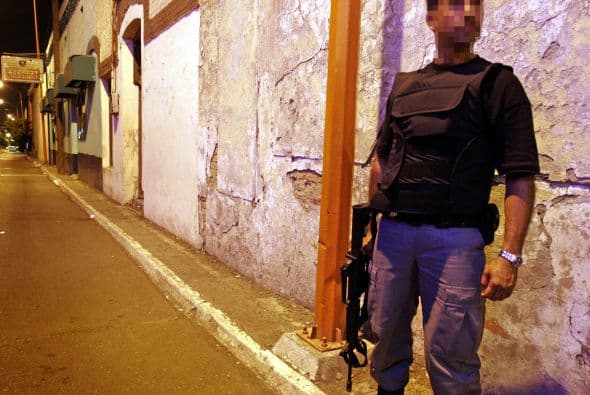 Mientras, al menos 400 personas permanecen como refugiadas en un albergue en Ciudad Alemán, estado norteño de Tamaulipas, tras huir días pasados de la localidad de Ciudad Mier, asolada por bandas de narcotraficantes.