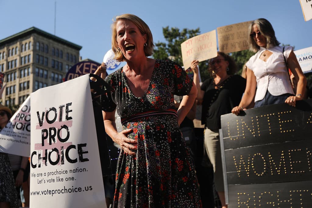 En la protesta estuvieron presentes muchas mujeres, quienes temen se atente contra sus derechos reproductivos.