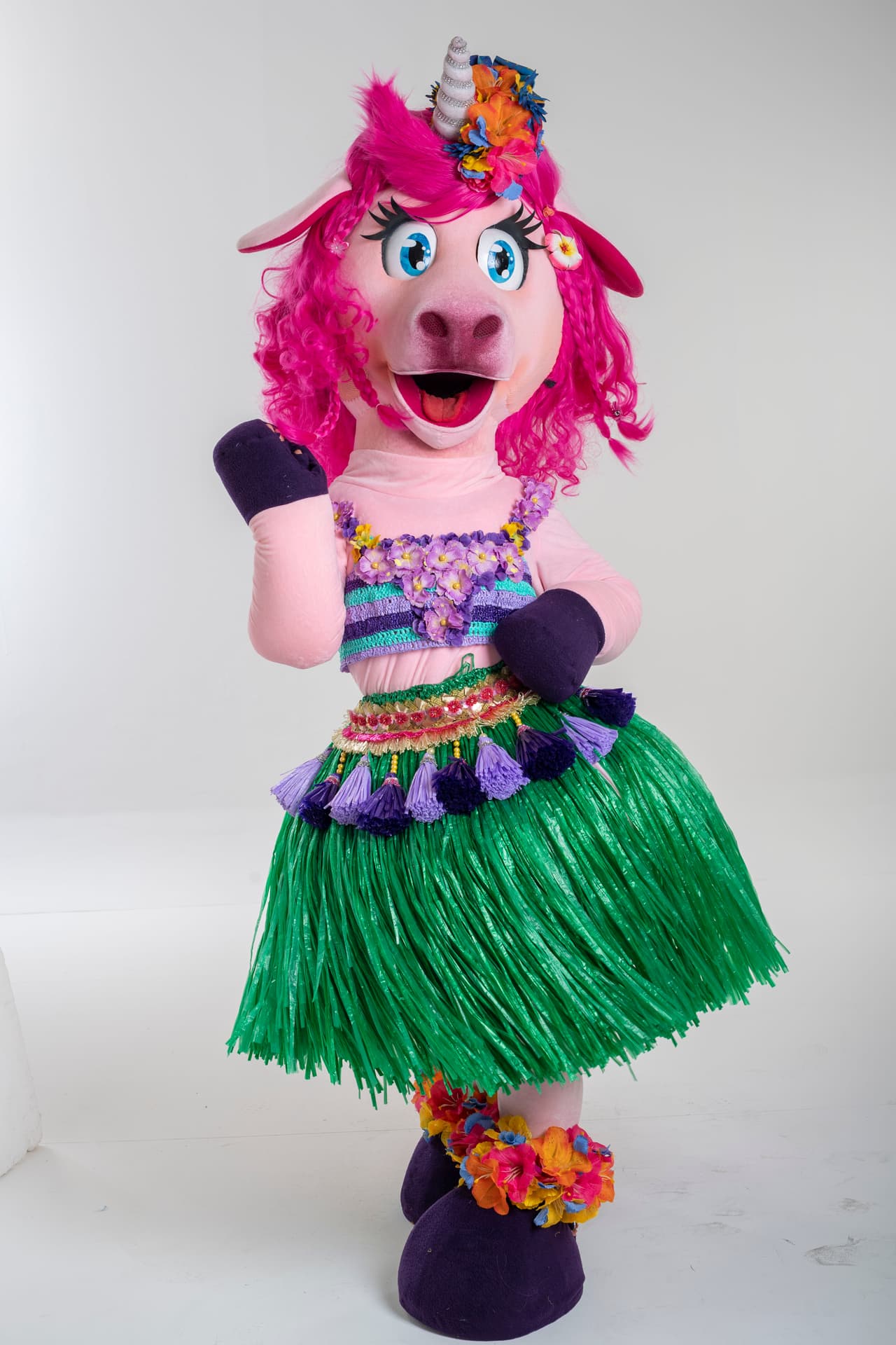 A ritmo de hawaiano llega este tierno
<b>Unicornio</b> y demostrará que no solo el baile es su fuerte.