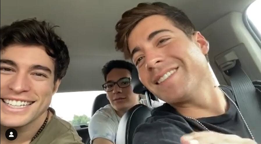 Por ahora, a la distancia, Carrera se mantiene en comunicación con su familia hasta Guayaquil a través de los recursos tecnológicos que están al alcance de todos. 
<br>