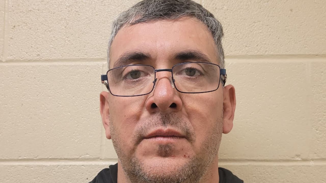 Juan Villareal, un ciudadano mexicano que venía con un grupo que estaban transportando cerca de la frontera, enfrenta cargos penales por reingreso ilegal. En 2013, fue condenado por delito grave de secuestro en el condado Maricopa en Arizona.