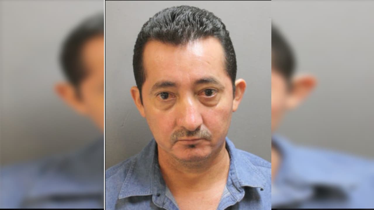 Un hombre cuidó a un niño de 9 años, abusó sexualmente de él varios días y lo amenazó con matarlo si lo delataba