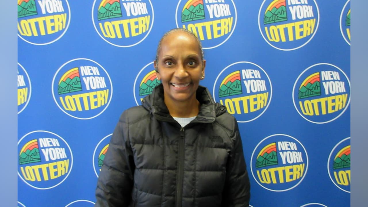 Mujer de Nueva York reclama premio de $3,000,000 de juego de raspadito 