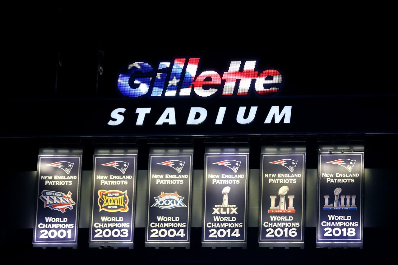 Con la aparición de los New England Patriots presentó el nuevo banner con el sexto título.