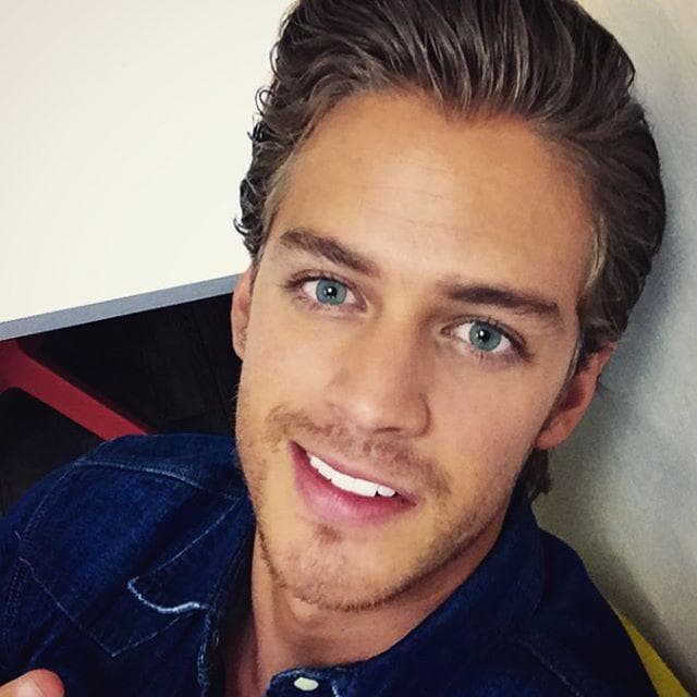 El actor de 28 años reconoció que
<b><a href="https://www.univision.com/famosos/polo-morin-asegura-que-no-se-reconciliara-con-su-exnovio-porque-el-ya-esta-con-alguien-mas-muy-feliz-fotos">tuvo un proceso de duelo complicado</a></b>, pero del que salió rápido gracias a la ayuda profesional de un psicólogo.