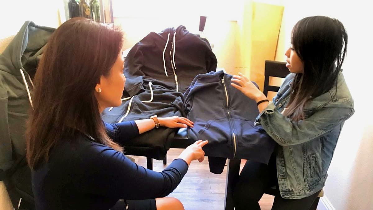 En 
<a href="https://www.univision.com/local/san-francisco-kdtv/hay-tallas-hasta-para-ninos-crean-las-primeras-sudaderas-a-prueba-de-balas-en-california">California</a> una emprendedora de Silicon Valley, diseñó las primeras sudaderas a prueba de balas en el estado dorado.
<br>