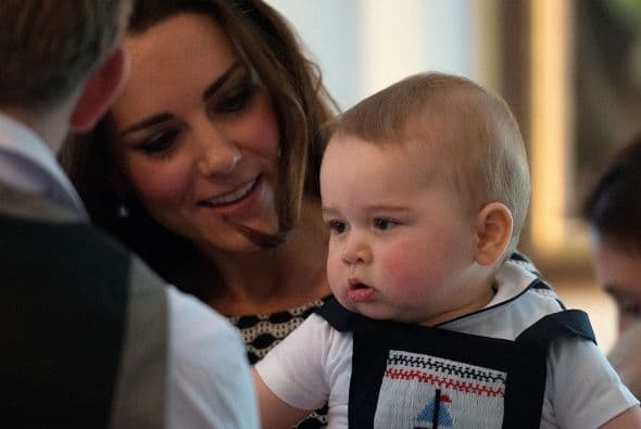 Ahora, que George se presentó en un evento con más de una veintena de personas y además otros bebés, demostró que nació con lo necesario para enfrentarse a las multitudes.