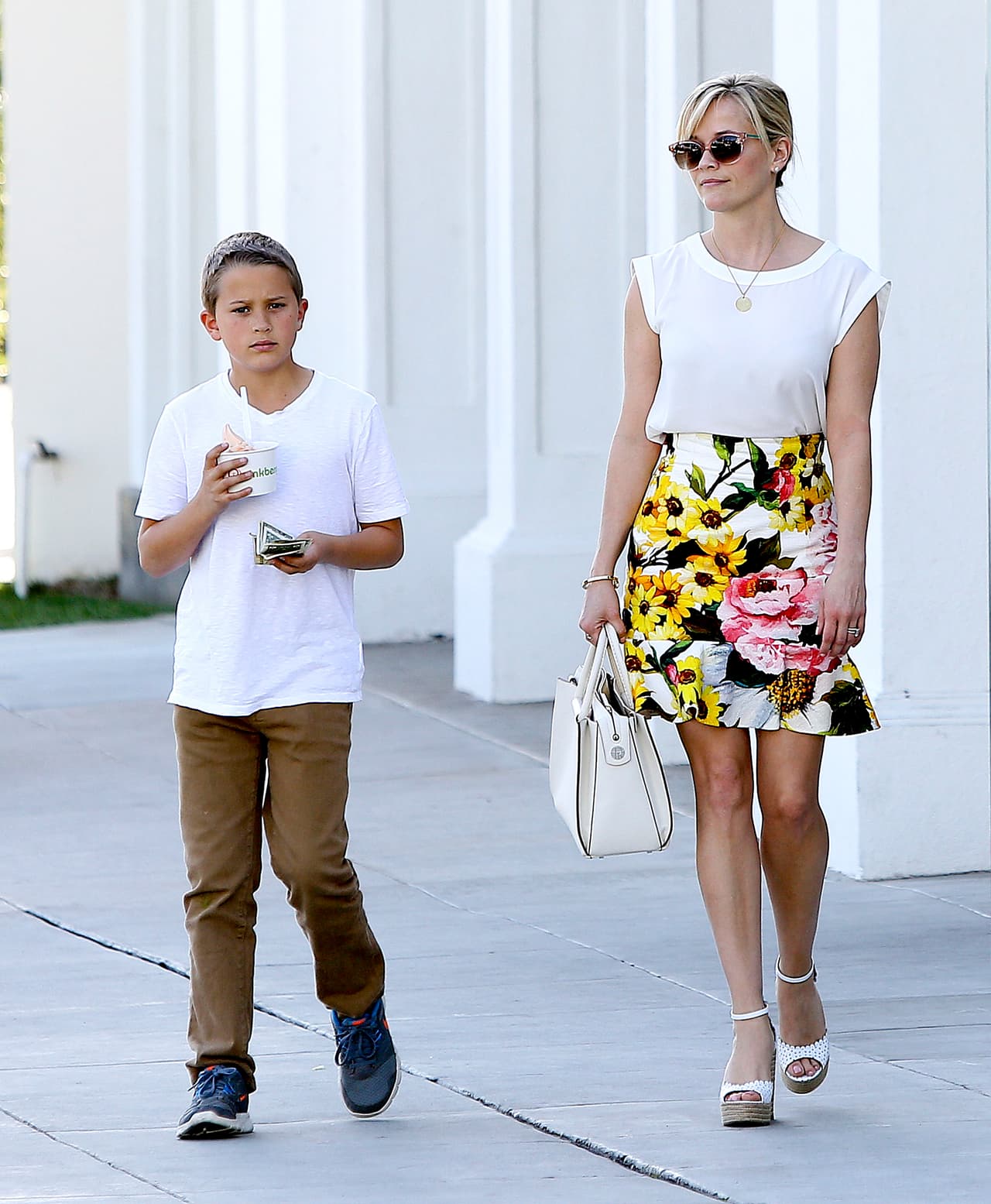 ¡Mami divertida, fashionista y aventurera a la vista!