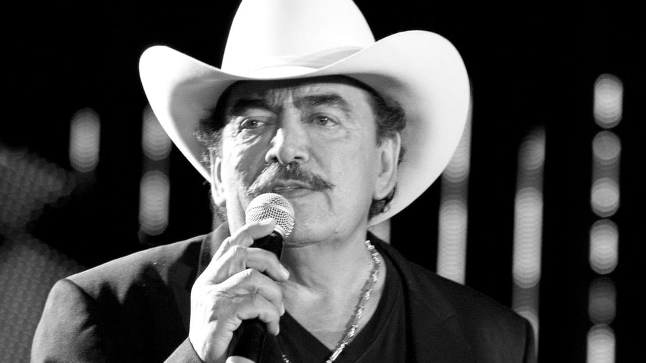 A Joan Sebastian le fue diagnosticado cáncer en los huesos en 1998, enfermedad contra la que nunca dejó de luchar.
