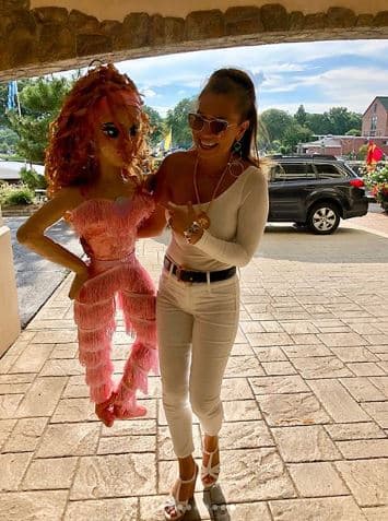 Chiquis Rivera y Andrea Legarreta también le enviaron sus felicitaciones a la intérprete de 'No me acuerdo'. La conductora de Hoy comentó: "¡Que todo lo bello que tienes en la vida, se prolongue eternamente! ¡Te quiero, reina".