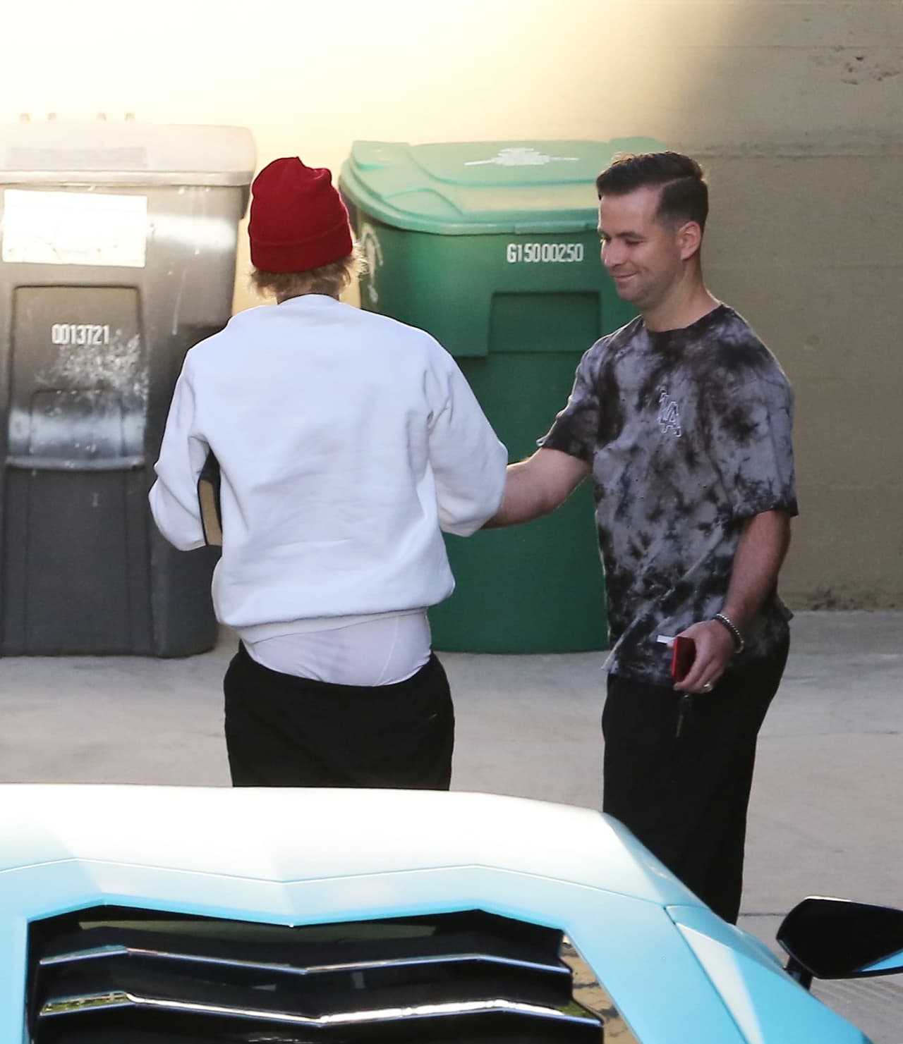 La moda de los ‘saggy pants’ fue origen de 
<b>una <a href="https://www.univision.com/los-angeles/kmex/estilo-de-vida/la-moda-de-los-pantalones-caidos-crea-controversia-en-california">controversia</a> en 2016</b>, en California, tras el surgimiento de una supuesta ordenanza (que resultó ser una broma) para prohibir su uso.