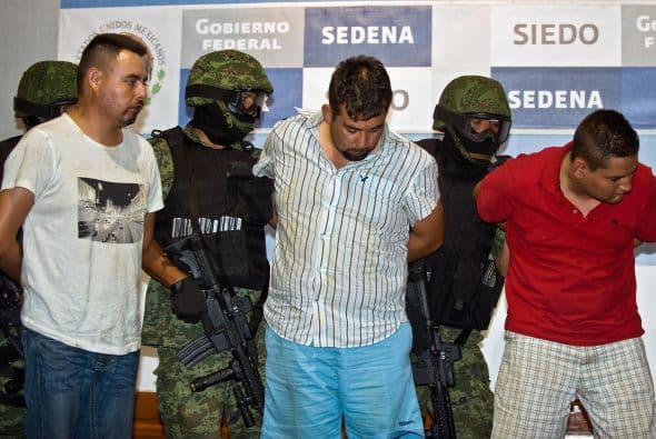 "A través de los operativos conjuntos" de fuerzas de seguridad contra los carteles de la droga "tan sólo en este año se capturaron alrededor de 27,200 delincuentes", detalló un comunicado firmado por las secretarías (ministerios) de Gobernación, Defensa, Marina, Seguridad Pública y por la fiscalía federal.