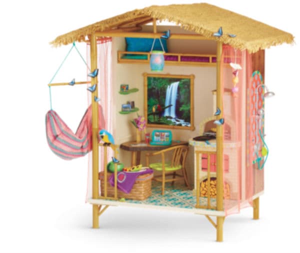 American Girl Rain Forest House: la casa en el medio de la selva para que Lea, la nueva muñeca de la compañía American Girl pase unos días con su familia no es para nada sencilla. Tiene una red para protegerla de los mosquitos, un techo se que desmonta fácilmente, una hamaca para ella y su familia, una parrilla para asar carne, mesas, silla y hasta una jarra de jugo para refrescarse. Se vende por 395 dólares.