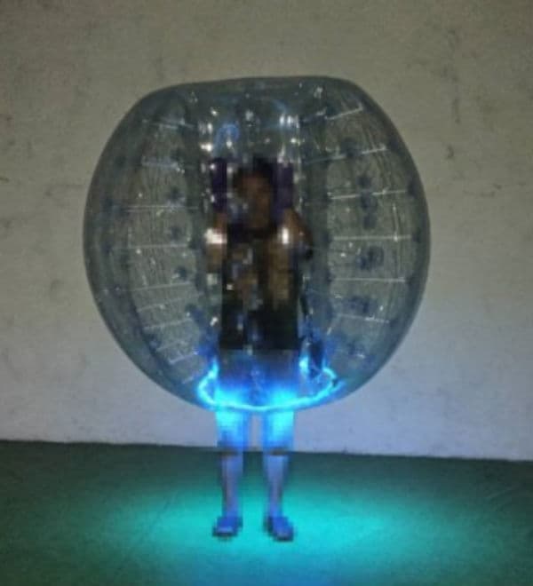 Bubble Soccer Ball: ahora es posible transformarse en una pelota humana (de plástico) y competir con amigos en la cancha. Estas pelotas viene con luces led para poder también jugar de noche. Este producto es tan popular que ya existe un liga de fútbol con pelotas inflables y transparentes, llamada Bubble Soccer League. Cuestan desde 200 dólares en adelante.