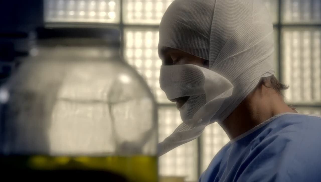 El español da vida a un hombre que fue traicionado por su novia y amigos, por lo que regresará con un nuevo rostro para vengarse de ellos.