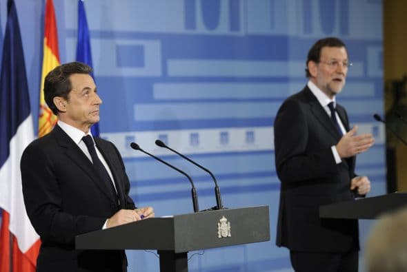 "En Francia y en España (otro de los países afectados por la decisión de (S&P), las agencias de calificación no son las que definen las políticas económicas", dijo Sarkozy en rueda de prensa en Madrid. "Francia tiene que reaccionar, pero con sangre fría. No hay que sobrevalorarlo".