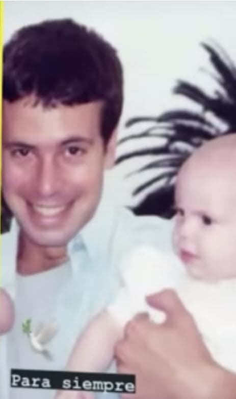 También compartió esta otra. A través de sus historias de este martes 9 de agosto, la acompañó con la canción de 'Los buenos tiempos', del propio Bertie: 
<b>"Para siempre"</b>, escribió. 
<br>