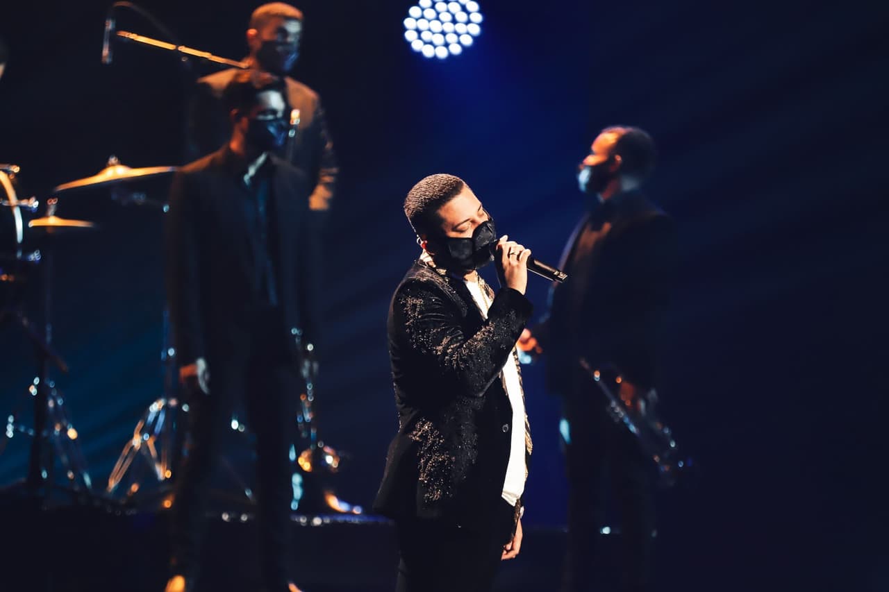 Cambiando de género musical, no podemos dejar de mencionar a 
<b>Grupo Firme</b>.