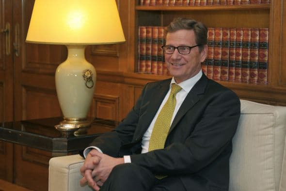 "Es hora de que Europa pruebe su capacidad de enfrentar a las agencias de calificación de crédito", dijo Westerwelle a reporteros. "Los mercados apenas tienen tiempo para respirar" antes de la decisión de las agencias calificadoras de regresarlos a la incertidumbre, agregó.