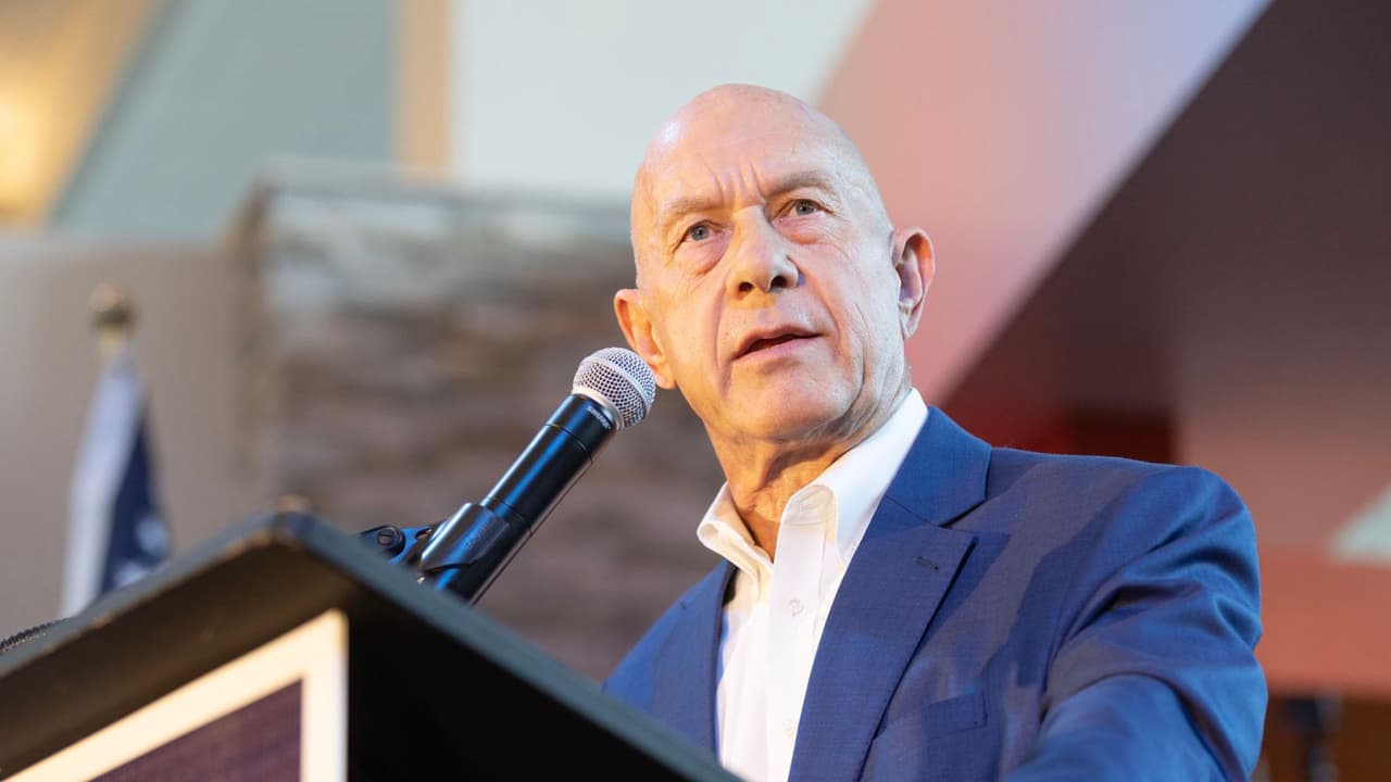 AP proyecta que John Whitmire ganó la elección y será el nuevo alcalde de la ciudad de Houston