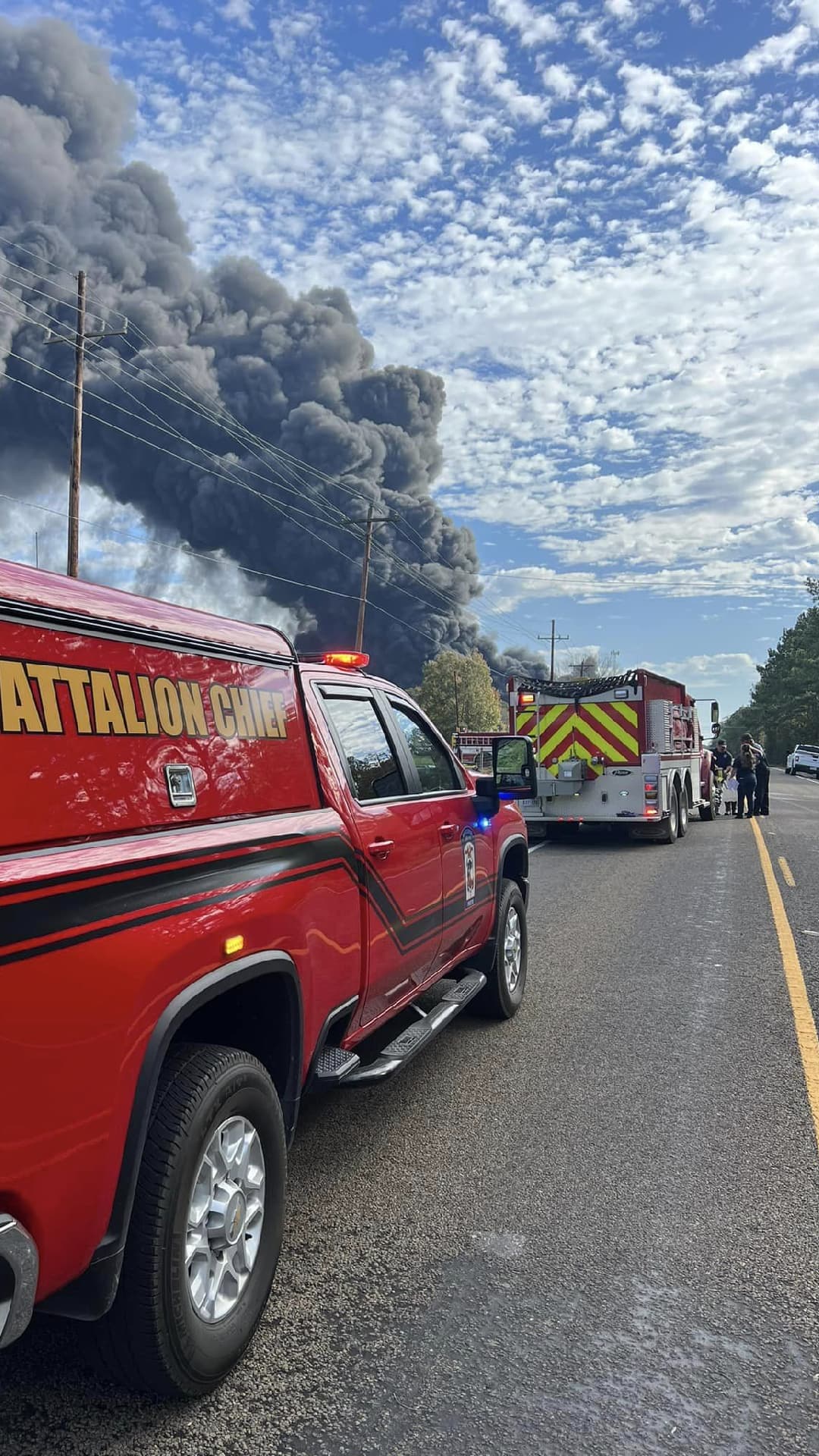 Los bomberos de Porter asistieron en la contención de este incendio a gran escala, junto con muchas otras agencias.
<br>