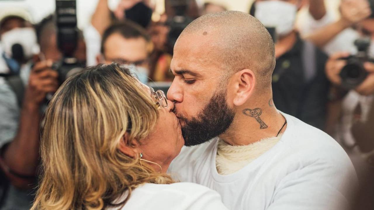 Madre de Dani Alves difunde imágenes de la presunta víctima