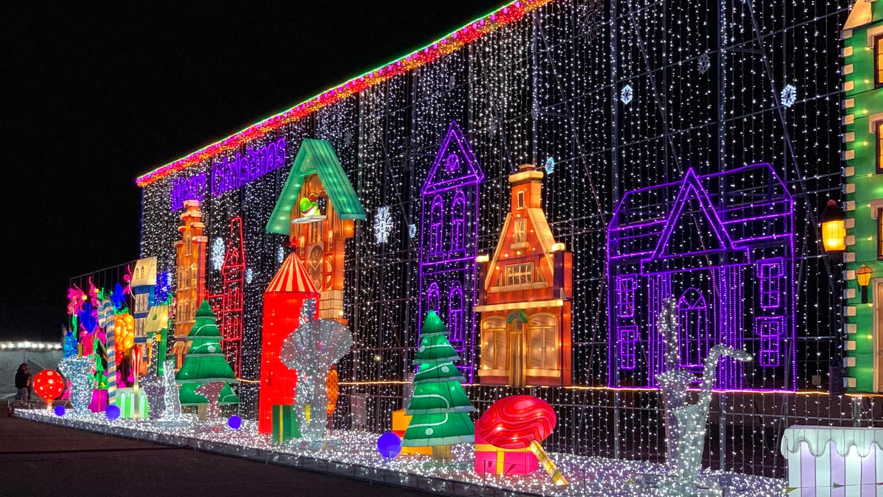 Un aproximado de tres meses es el tiempo que tardaron en armar todo el espectáculo de luces en Baytown.