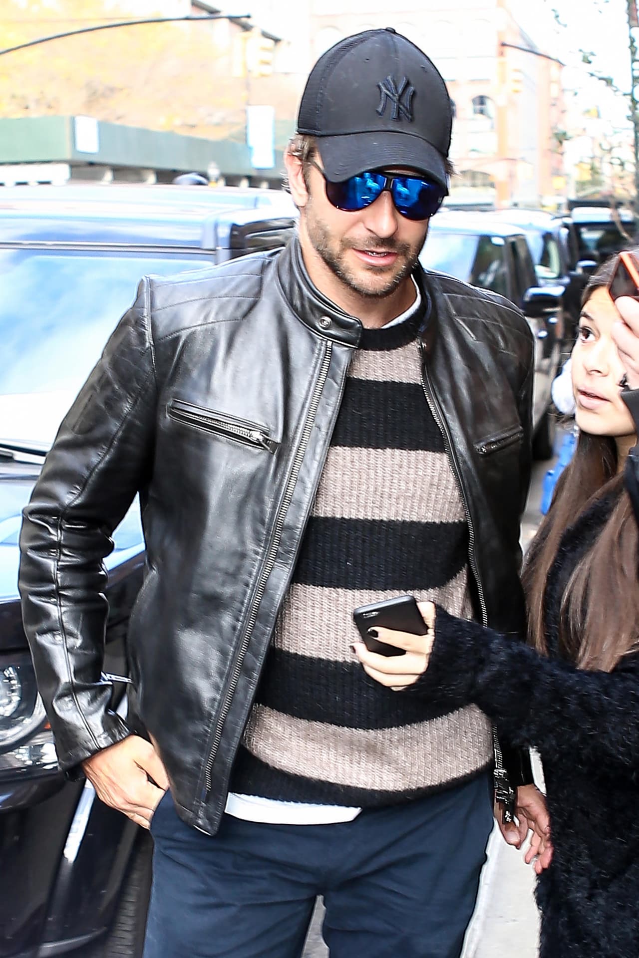 Queriendo pasar de "incógnito".