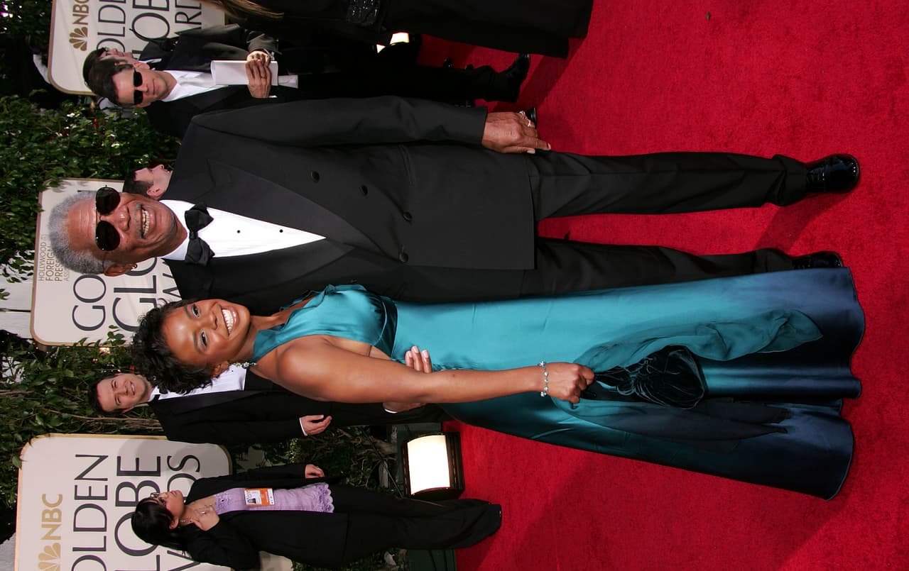 Los policías que acudieron al lugar al recibir una llamada anónima señalan que el rapero gritaba,"¡Jesucristo ha nacido! ¡Salgan demonios! ¡Les ordeno que salgan!".