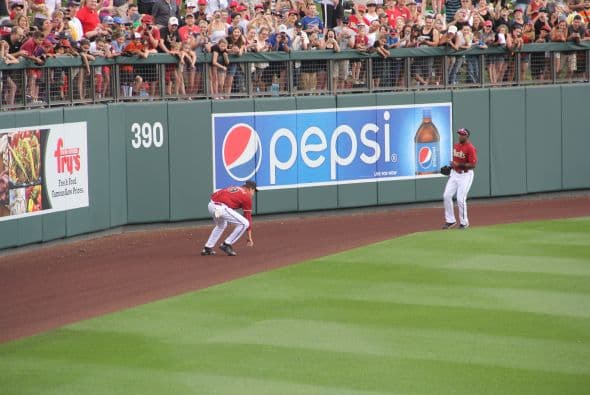 ¡El famoso comediante Will Ferrell se lució jugando con 10 equipos diferentes de la MLB  en cinco partidos del Spring Training en un solo día! Mientras los fans le hacían porras al comediante, éste les hacía bromas desde la cancha. Su hazaña fue grabada para una producción televisiva que será transmitida por HBO a finales de año.
