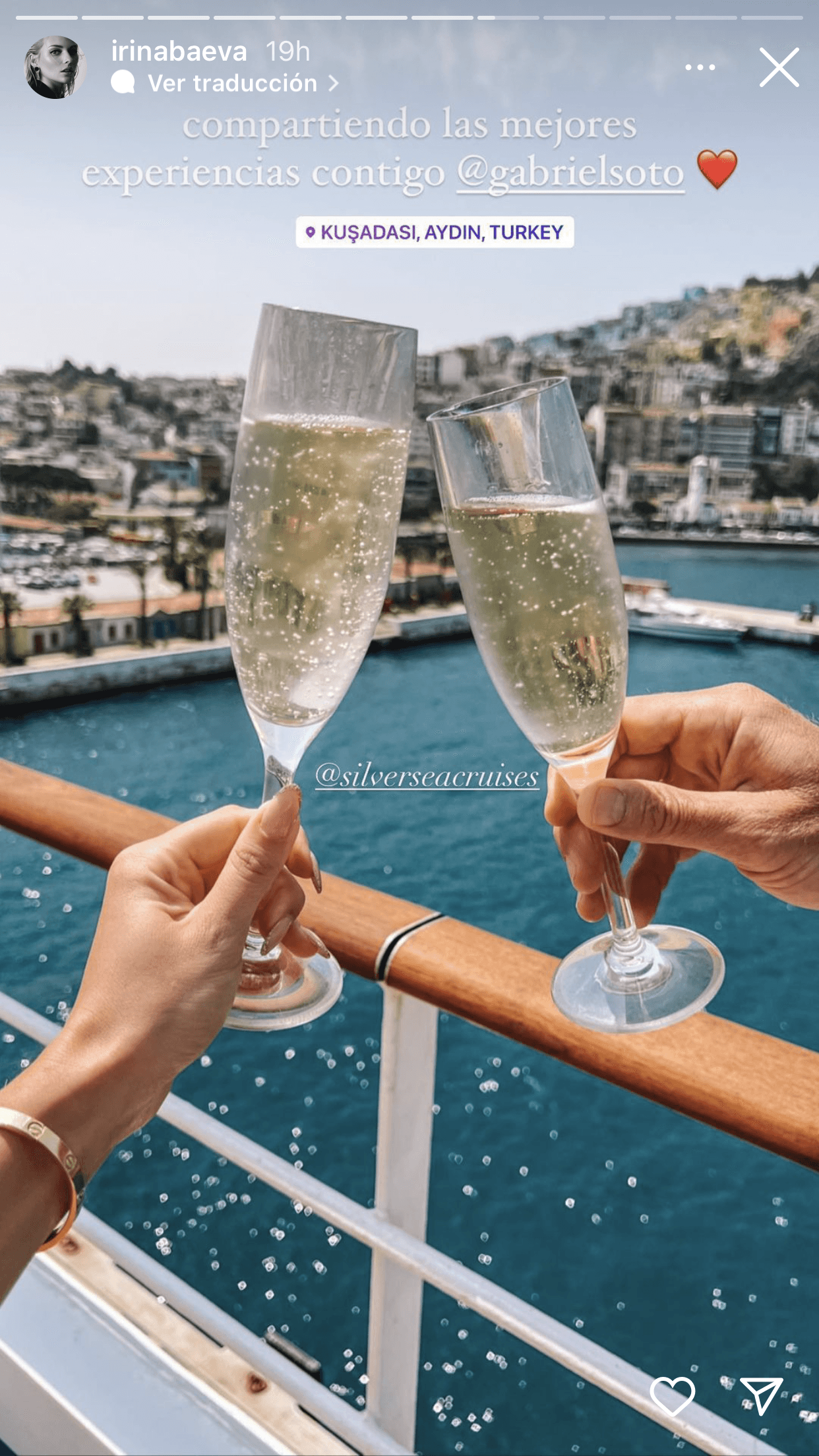 <b>"Compartiendo las mejores experiencias contigo"</b>, le dijo a su prometido a través de esta imagen. 
<br>