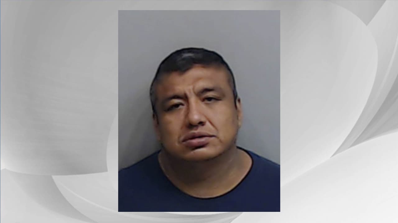 Arrestan a hispano que presuntamente secuestró y amenazó de muerte a hombre en Alpharetta