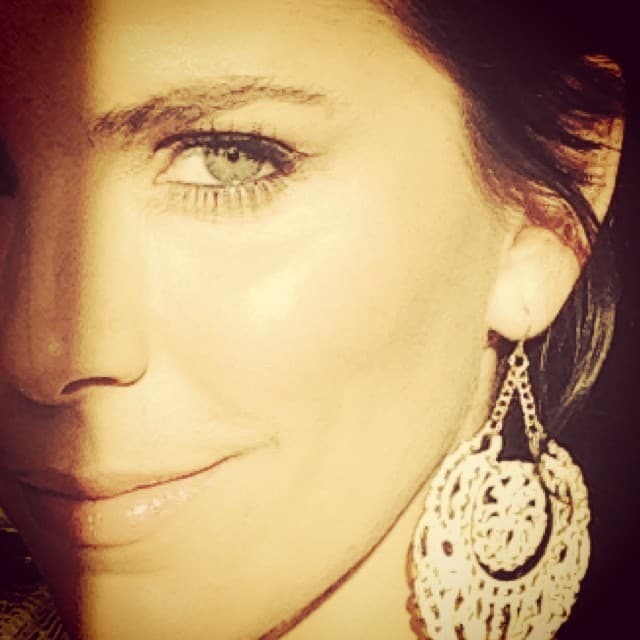 En su paso por España también trabajó como mesera para ganarse la vida.