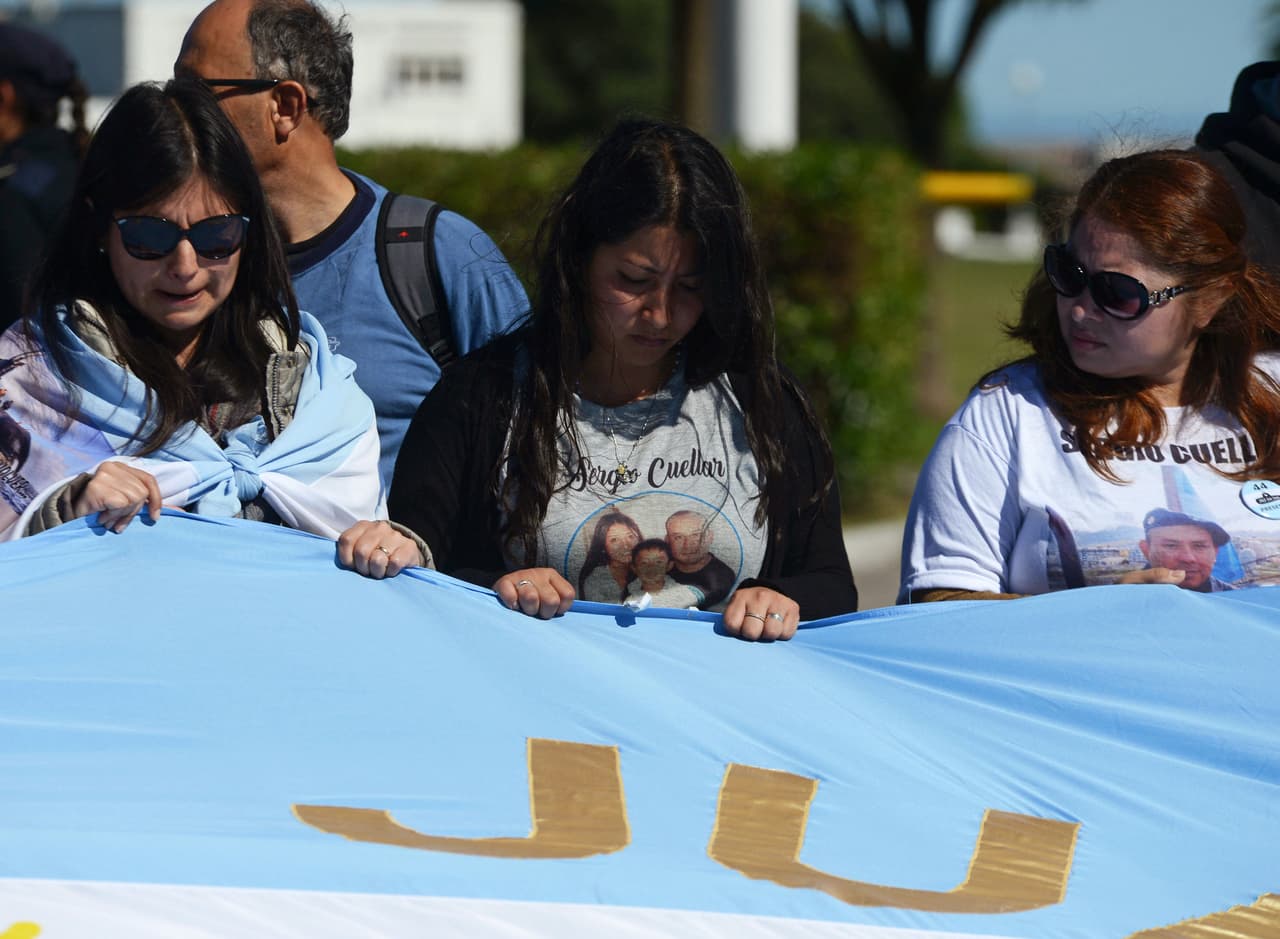 "No basta con una foto, queremos que lo refloten": la exigencia de los familiares de los tripulantes del submarino argentino