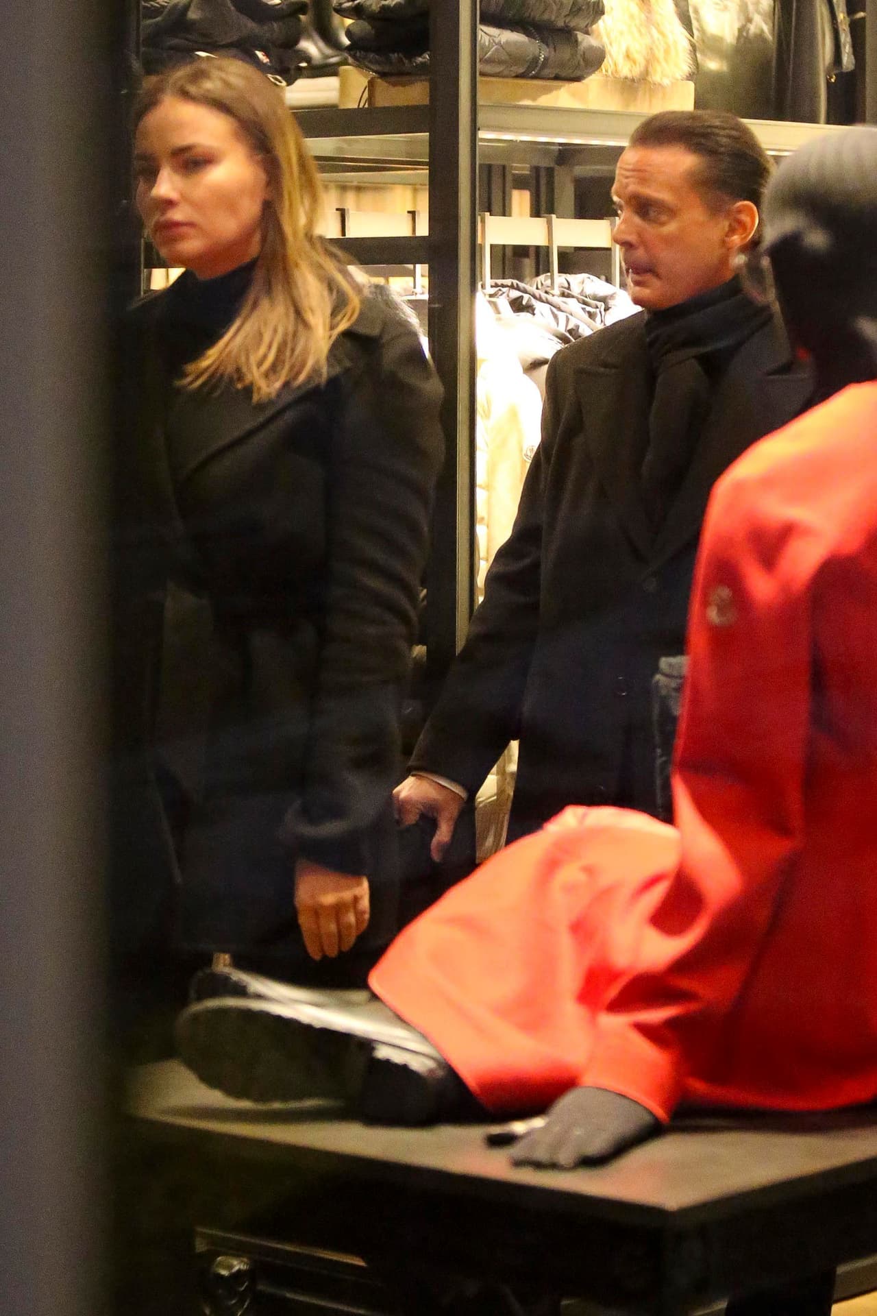 Pero claro, a LuisMi le toca la parte más triste de todo... "Pagar".