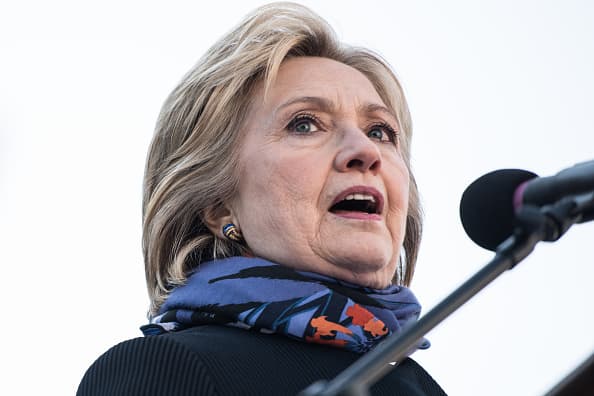 Algunos correos de Clinton contenían información más sensible de lo que se pensaba