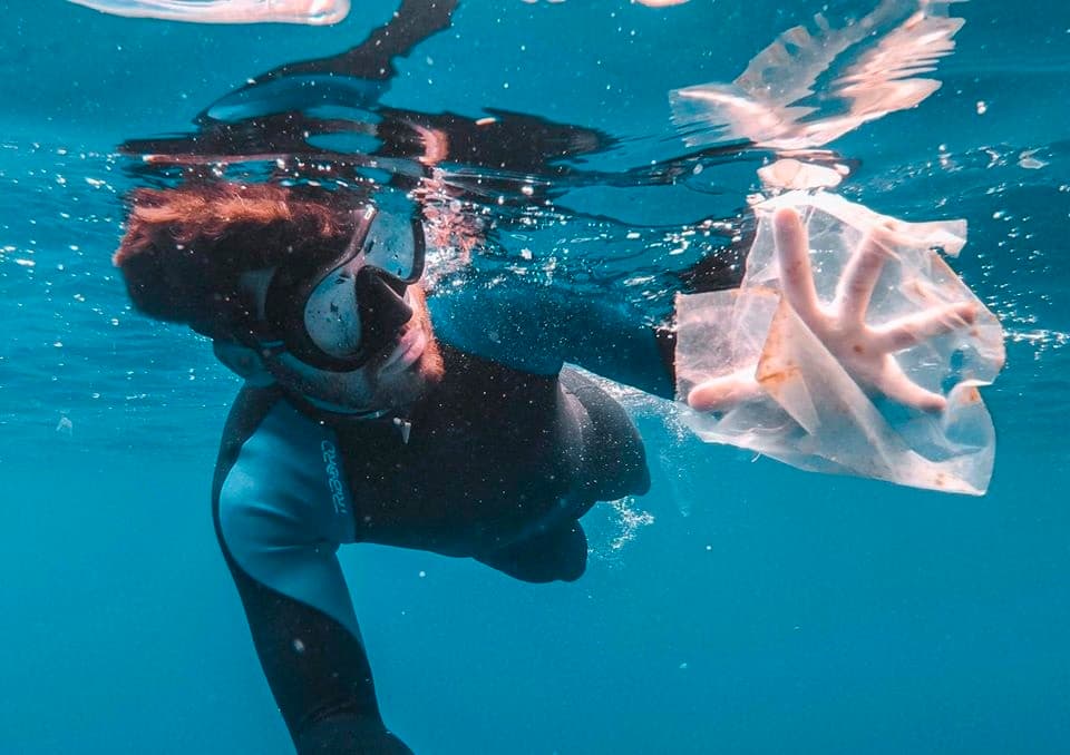 Un operativo de limpieza de playas realizado por la FCOLC. 
<br>
<br>La nueva estación submarina posibilitará a los acuanautas realizar inmersiones continuas de día y noche para recopilar datos, descubrir nuevas especies, comprender mejor cómo afecta el cambio climático al océano y probar nuevas tecnologías, dijo Cousteau.