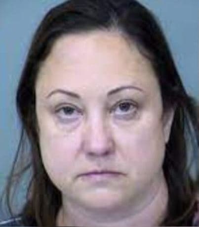 La pareja de 
<b>Peper, Molly Houston, viajaba en el asiento del pasajero mientras sus hijas, de 6 y 7 años, estaban en la parte de atrás</b> cuando supuestamente ocurrió el accidente. Por fortuna, las niñas no sufrieron lesiones.