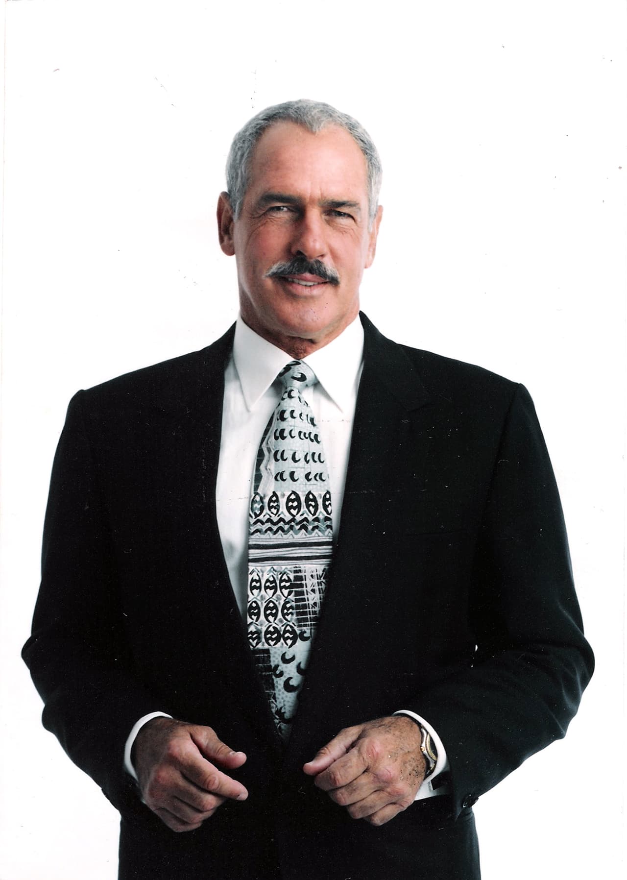 Y ya madurito, no perdió nada de su atractivo y así nos lo demostró en 1999 cuando participó en "El Privilegio de Amar". Un año depués nos siguió enamorando en "Mujeres Engañadas".