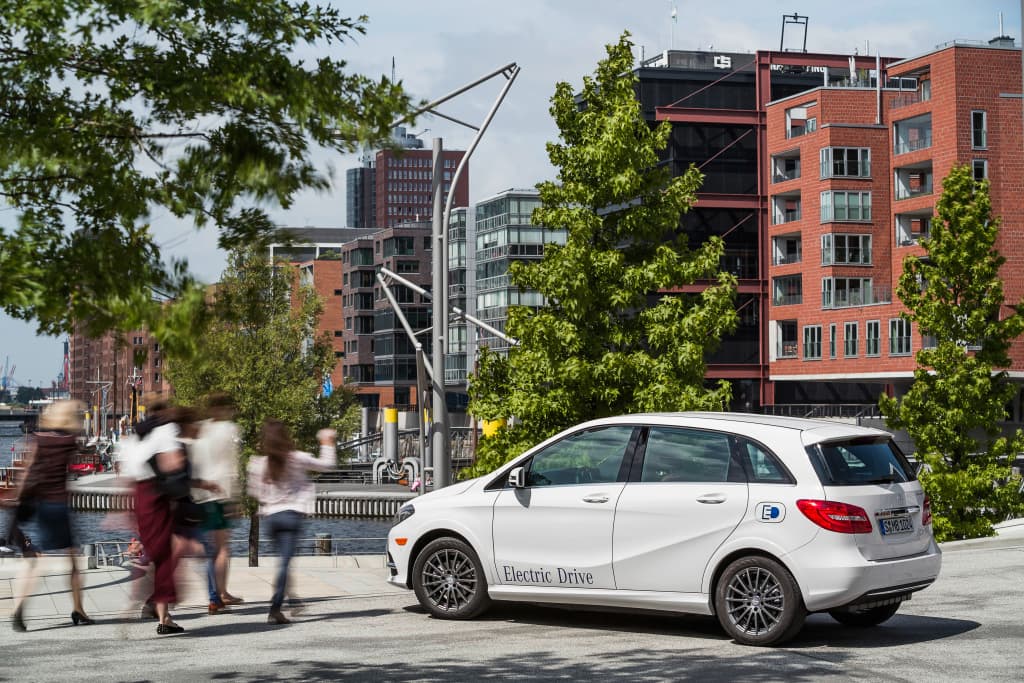 <b>Mercedes-Benz Clase B EV</b>
<br>Su último facelift fue para su versión 2015 y los cambios más significativos se centraron en el frente. Además de nuevas versiones de equipamiento que permitían personalizar más el modelo. También se le incorporó la pantalla touch de 8 pulgadas.