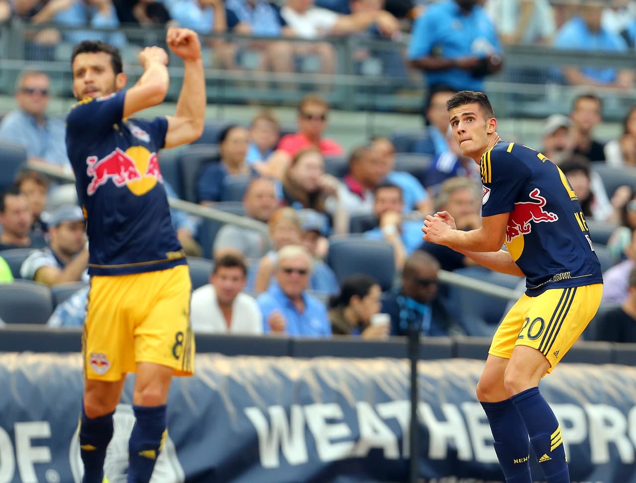 En el Yankee Stadium, el defensa celebró su anotación como si estuviese bateando un 
<i>home run </i>lo que no cayó muy bien entre los nuevos aficionados del equipo celeste.