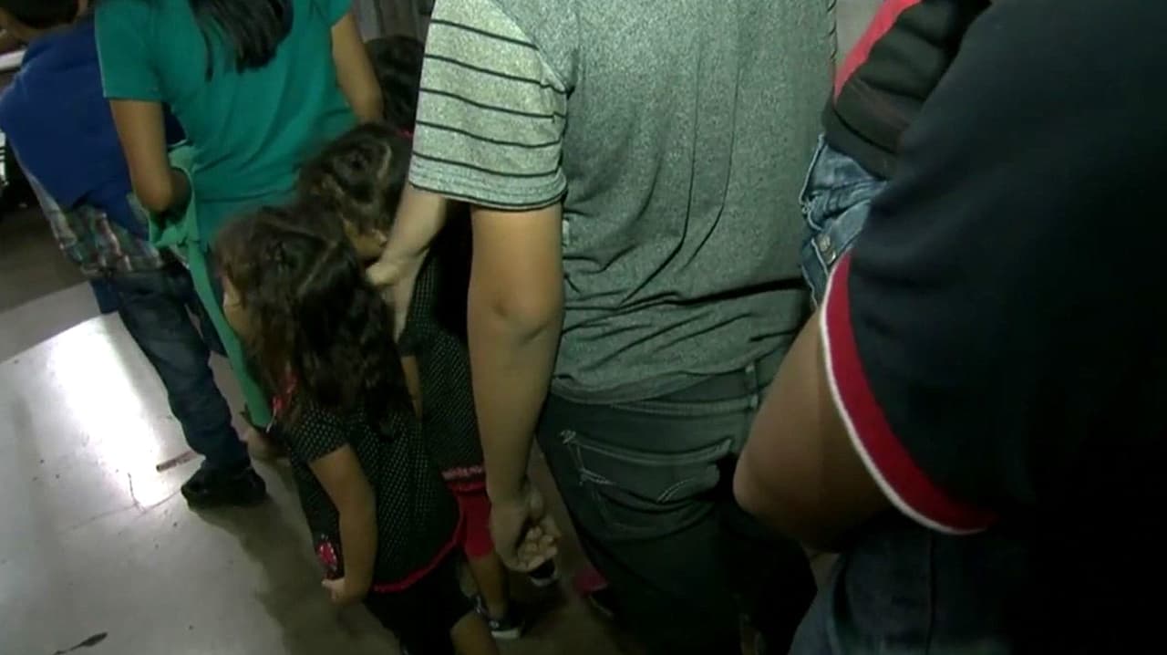 Arrestos de inmigrantes sin antecedentes por ICE se disparan un 770% bajo la era Trump