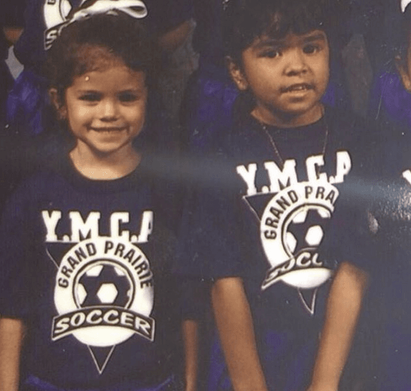 Chiquitina toda linda en un día de escuela.