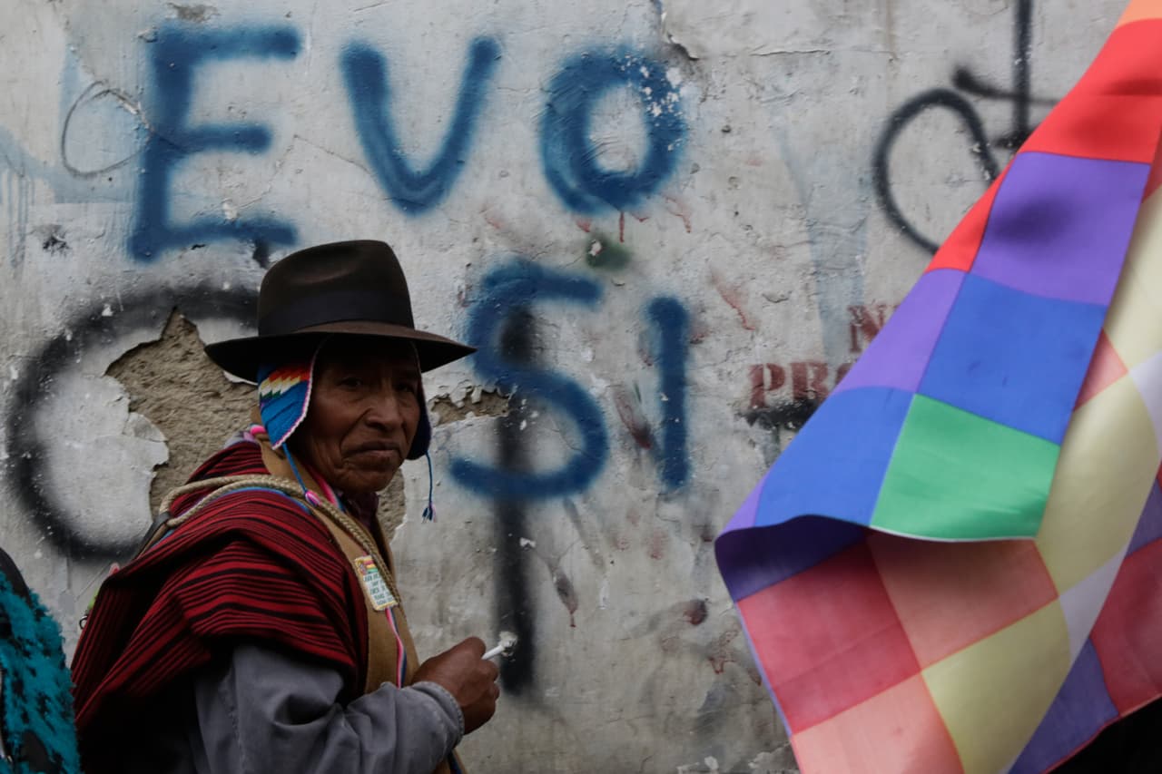 Morales, quien recibió asilo político en México tras 
<a href="https://www.univision.com/noticias/america-latina/evo-morales-renuncia-a-la-presidencia-de-bolivia-en-medios-de-protestas-tras-elecciones">su dimisión el domingo</a>, calificó lo ocurrido de “masacre” y se refirió al gobierno interino de Bolivia, encabezado por la presidenta Jeanine Áñez, como una dictadura. “Ahora asesinan a nuestros hermanos en Sacaba, Cochabamba”, escribió en Twitter.