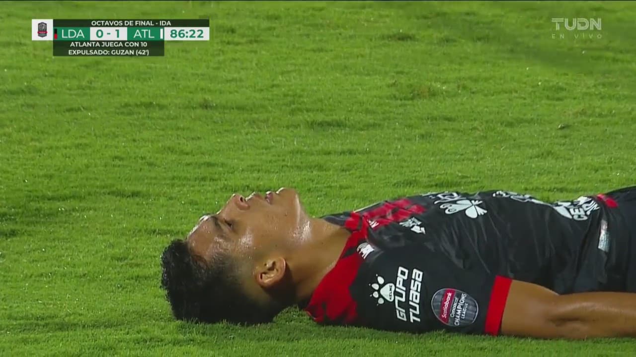 ¡Se la pierde Alajuelense! Adrián Martínez le regala el tiro a Rocco