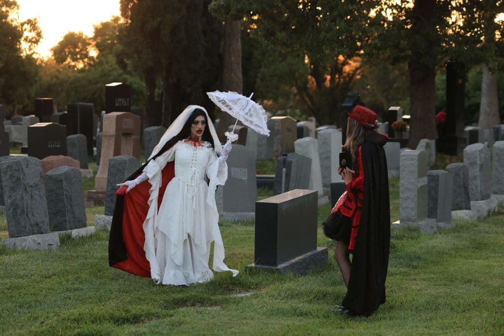 Algunas de las personas que formaron parte del evento, captaron imágenes de lo que estaban viviendo en el camposanto, siendo para muchas la primera vez.