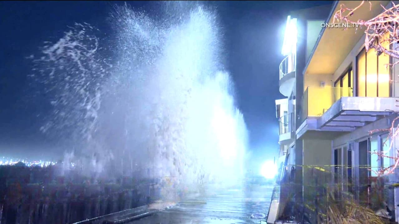 Fuertes olas golpean la zona de Long Beach