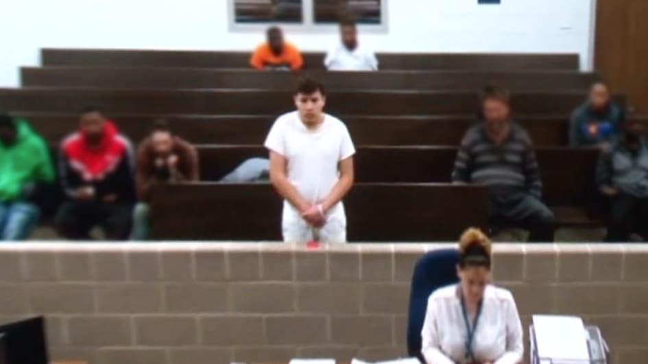 Valdez esperó a los hermanos y cuando estos se bajaron de un vehículo junto a otro joven, les disparó.