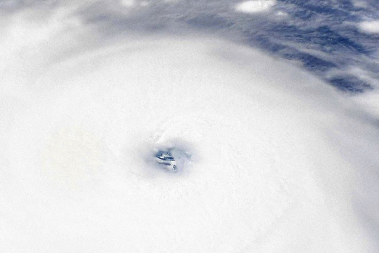 Un huracán de categoría 4 puede provocar daños tan catastróficos que los cortes de electricidad podrían durar semanas y posiblemente meses.